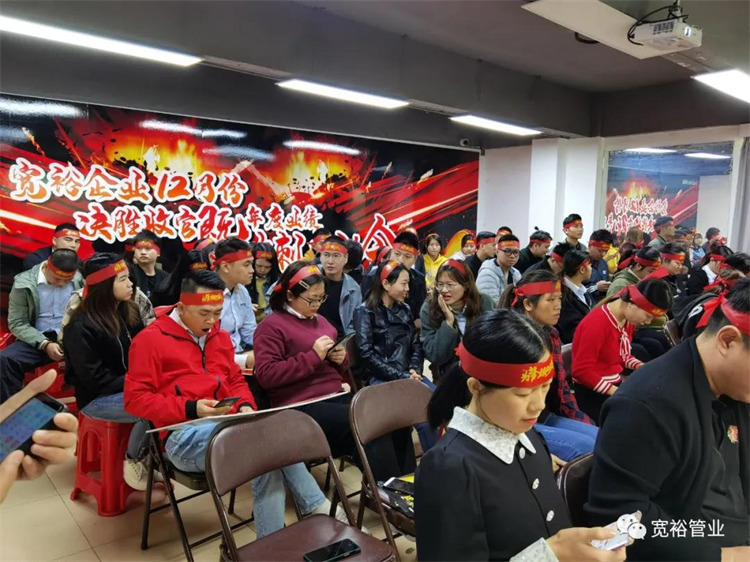 ▲朝氣蓬勃的團(tuán)隊(duì)，頭戴“為夢(mèng)想而戰(zhàn)”！